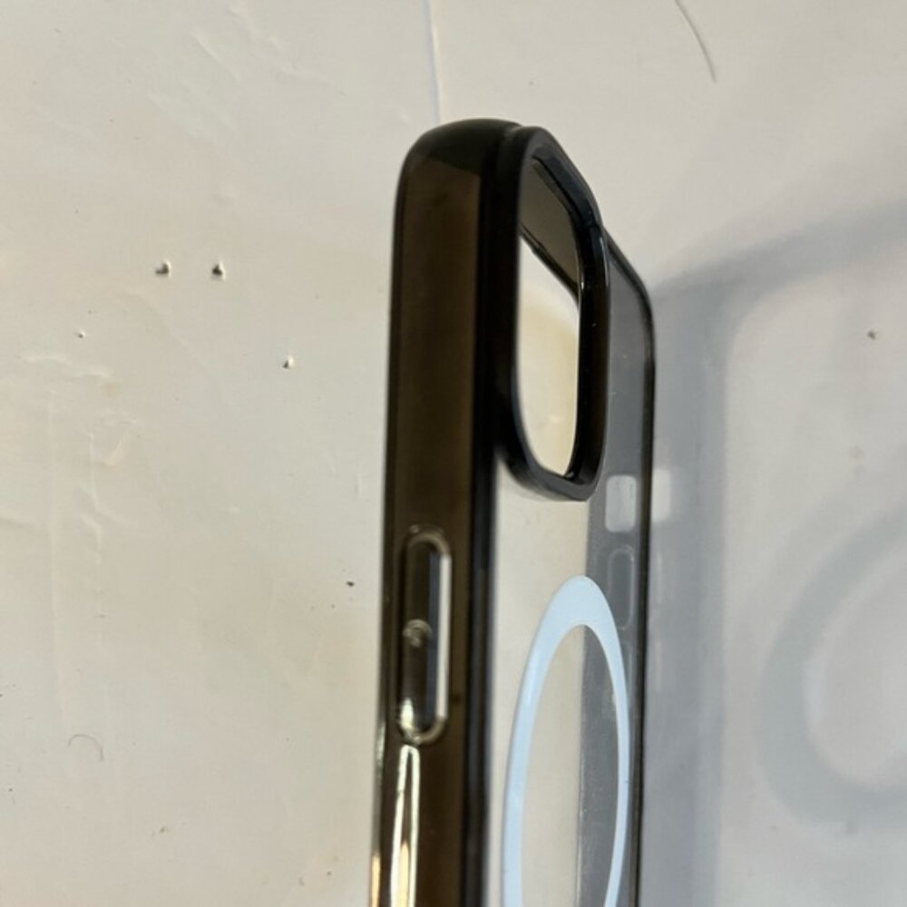 Set of 2 MagSafe iPhone 13 Cases – Clear & Black Trim - Picture 8 of 9